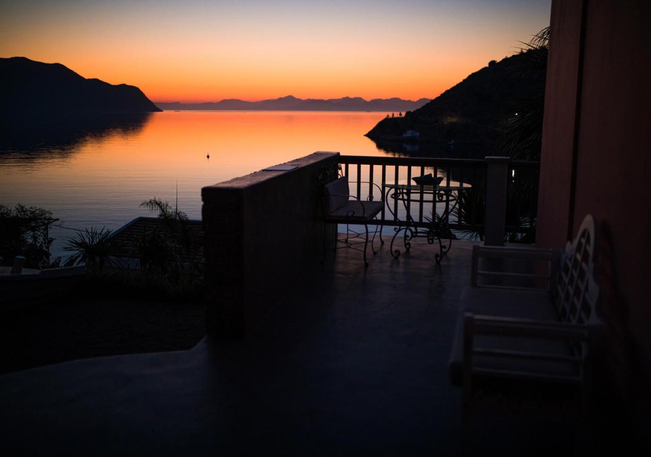Niriides Hotel Apartments Symi Bagian luar foto