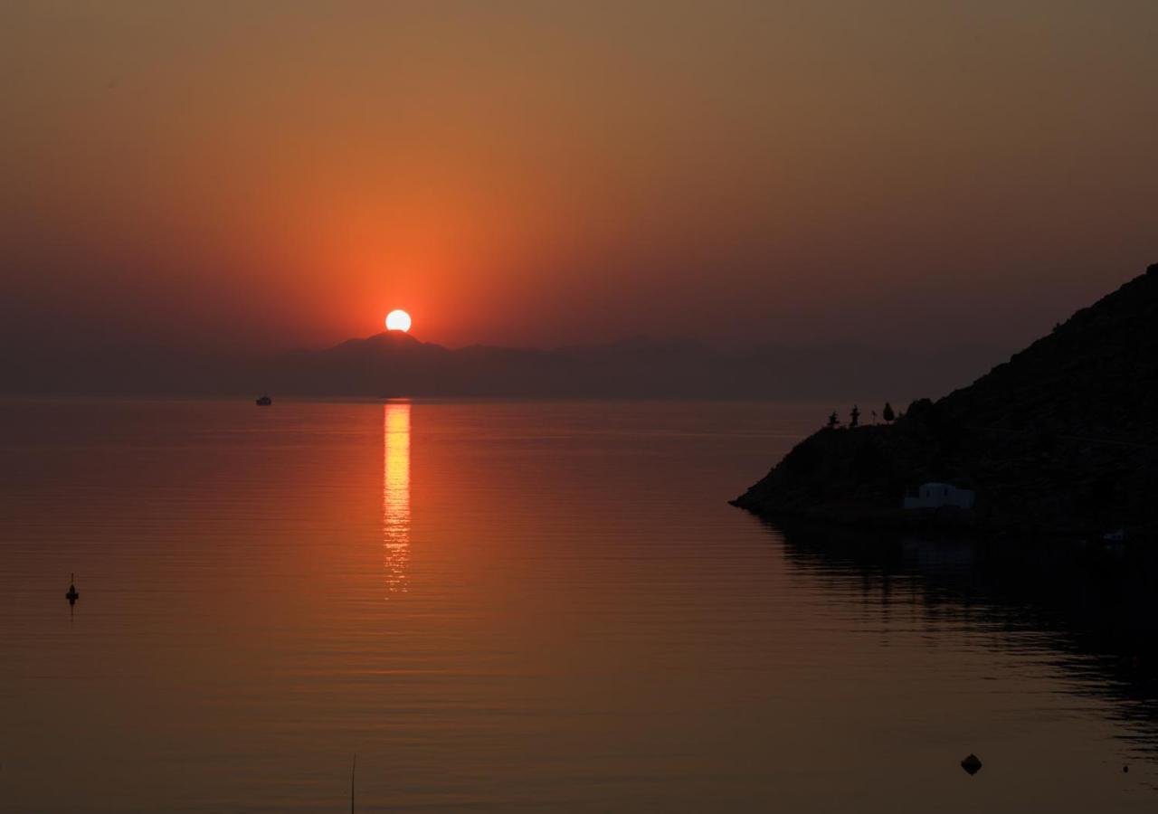 Niriides Hotel Apartments Symi Bagian luar foto