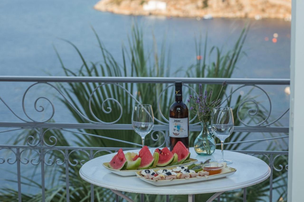 Niriides Hotel Apartments Symi Bagian luar foto