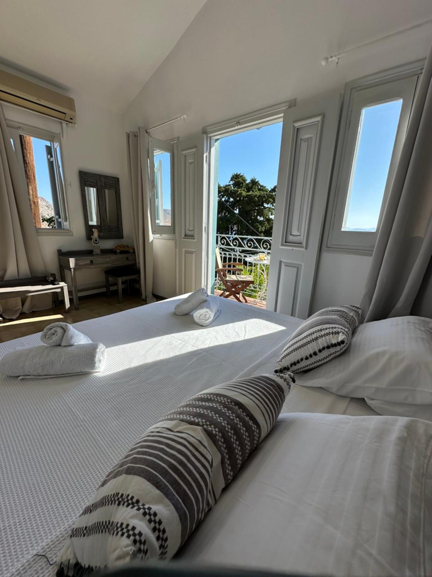 Niriides Hotel Apartments Symi Bagian luar foto