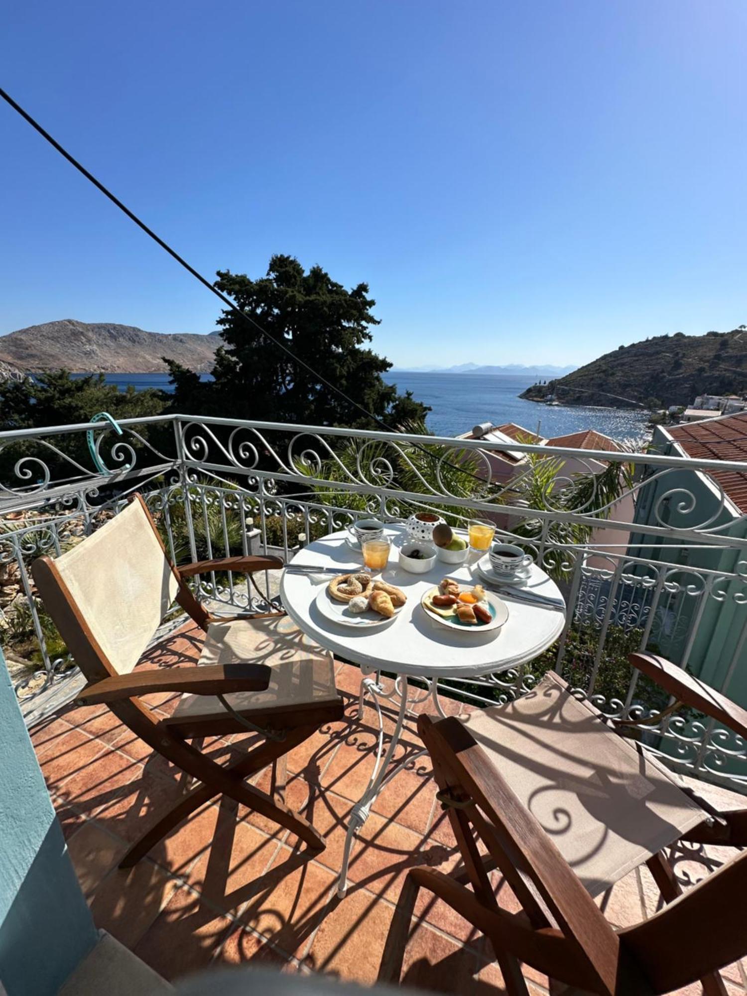 Niriides Hotel Apartments Symi Bagian luar foto