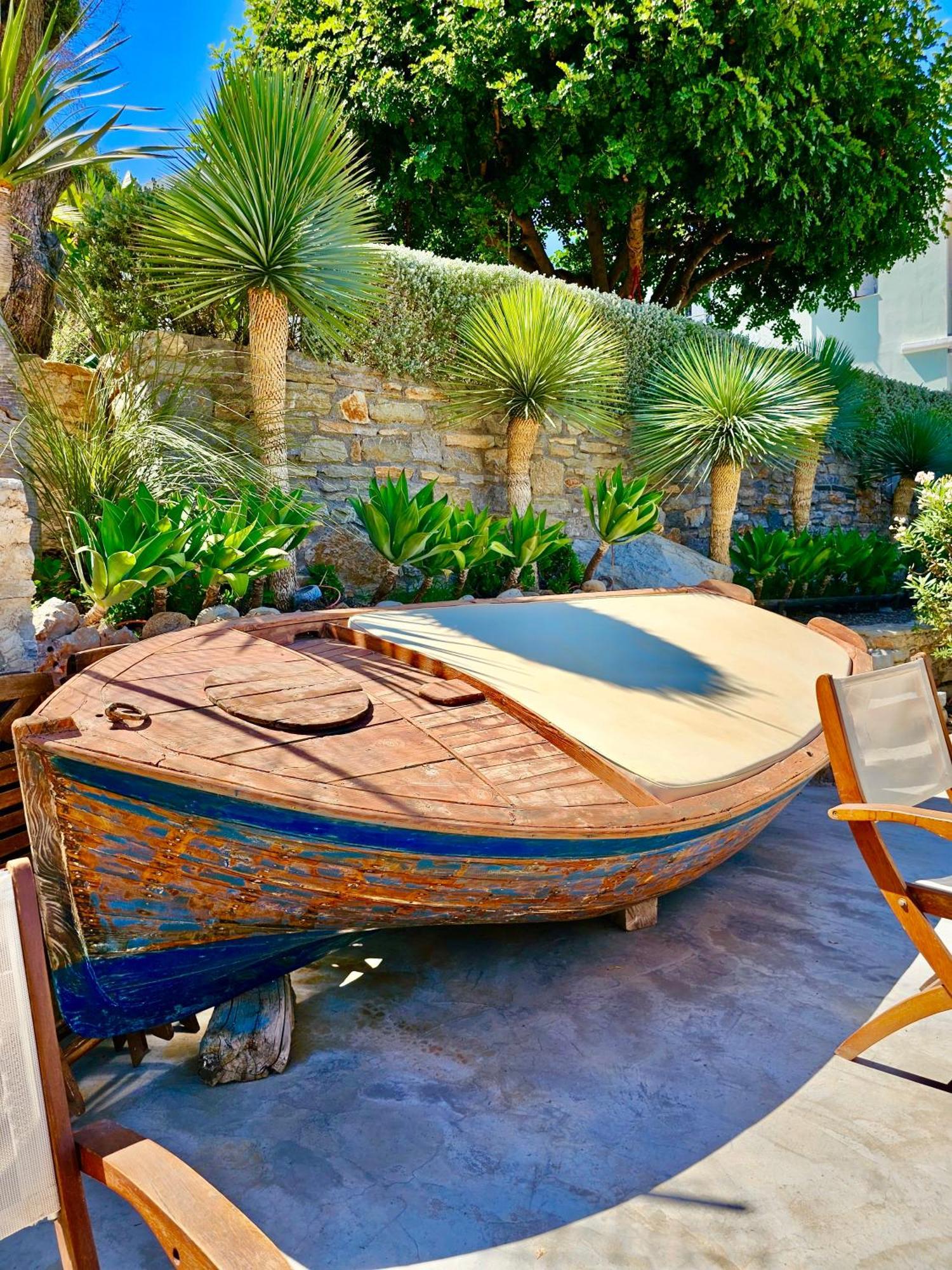 Niriides Hotel Apartments Symi Bagian luar foto